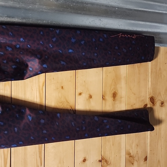 Beyond Yoga x Barre3 exclusive leggings! 7/8 length Size Medium - Picture 8 of 9